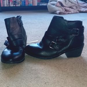 Size 6 forever black boots